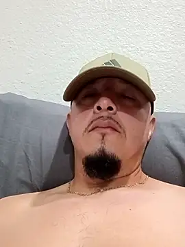 Snapshot of Lalin2323 chatting on February 21, 11:28 pm Lalin2323 online show from February 21, 11:28 pm