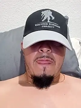 Snapshot of Lalin2323 chatting on February 28, 1:06 am Lalin2323 online show from February 28, 1:06 am