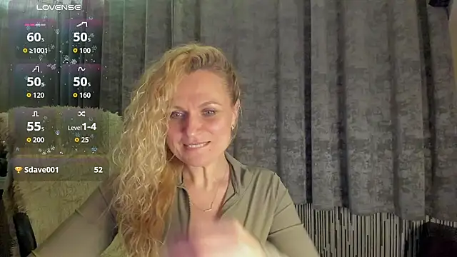 Snapshot of LanaLight_x chatting on May 8, 8:58 pm LanaLight x online show from May 8, 8:58 pm