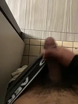 Snapshot of serg1io chatting on February 23, 5:16 am serg1io online show from February 23, 5:16 am