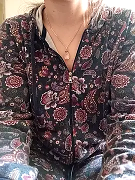 gatitachula93 online show from April 17, 3:15 pm