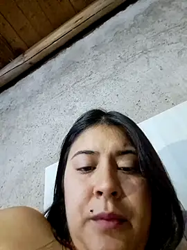 Snapshot of Estefanny_Lolyy chatting on April 17, 5:21 am Estefanny Lolyy online show from April 17, 5:21 am