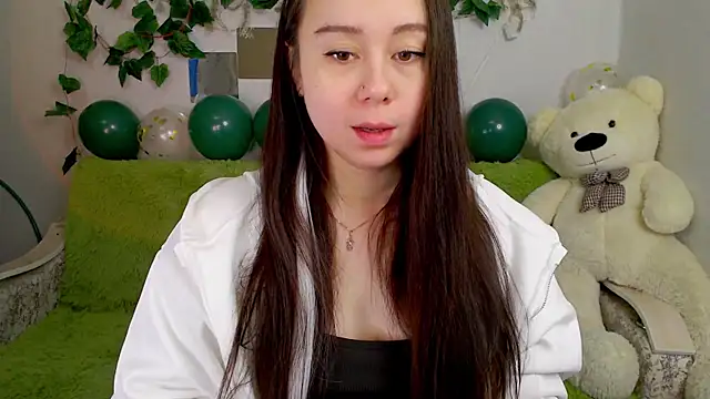 Snapshot of AlinaEleven chatting on December 13, 11:43 pm AlinaEleven online show from December 13, 11:43 pm