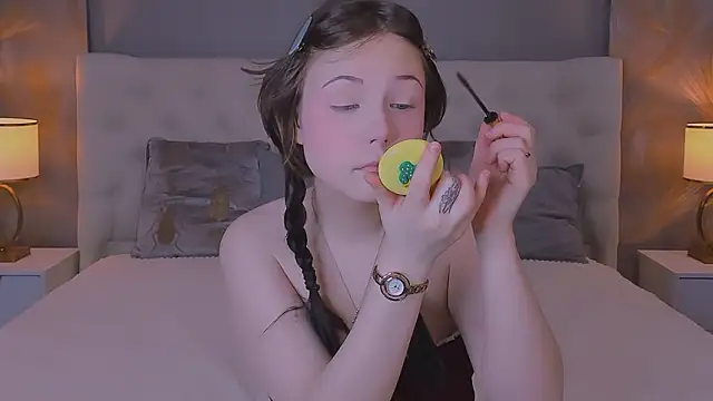 YONA WINK online show from March 15, 8:37 pm