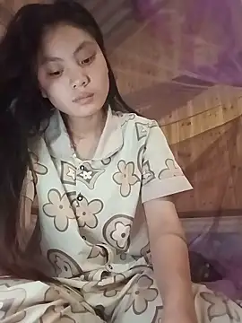 Snapshot of Hilary-123 chatting on May 17, 9:00 pm Hilary-123 online show from May 17, 9:00 pm