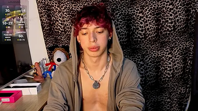 Snapshot of Otter_Starr chatting on February 6, 9:01 am Otter Starr online show from February 6, 9:01 am