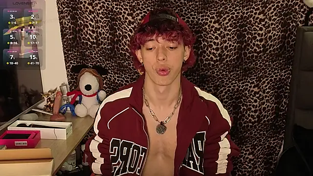 Snapshot of Otter_Starr chatting on February 9, 6:17 am Otter Starr online show from February 9, 6:17 am