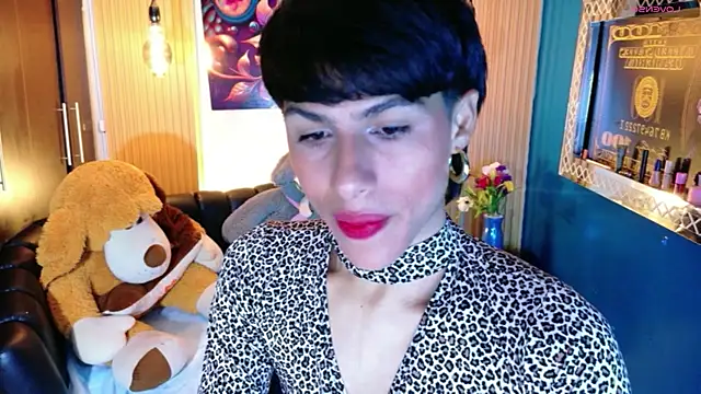 StormLuxX online show from April 20, 1:25 pm