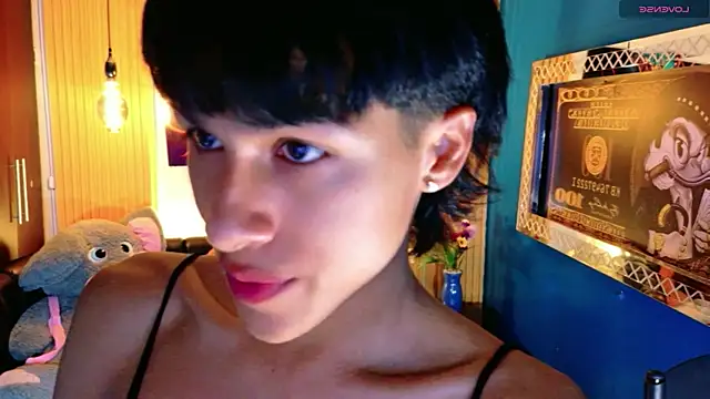 StormLuxX online show from April 21, 2:23 pm