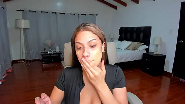 Snapshot of Zara_Wolf_ chatting on December 20, 12:12 pm Zara Wolf online show from December 20, 12:12 pm