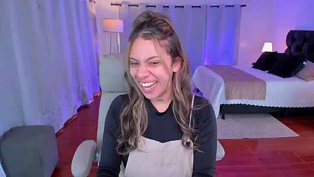 Snapshot of Zara_Wolf_ chatting on February 12, 2:01 pm Zara Wolf online show from February 12, 2:01 pm