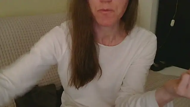 Snapshot of AuroraAG chatting on April 15, 12:34 pm AuroraAG online show from April 15, 12:34 pm