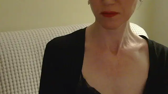 Snapshot of AuroraAG chatting on April 19, 8:44 pm AuroraAG online show from April 19, 8:44 pm