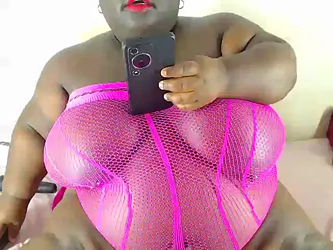 Snapshot of NAUGHTY_MIDGET30 chatting on June 4, 8:20 am NAUGHTY MIDGET30 online show from June 4, 8:20 am