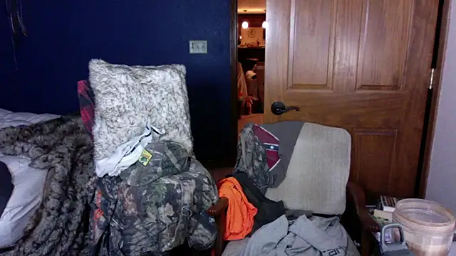 Snapshot of SpunRedneck chatting on January 17, 11:37 am SpunRedneck online show from January 17, 11:37 am
