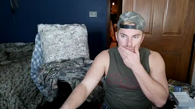 Snapshot of SpunRedneck chatting on February 3, 11:54 pm SpunRedneck online show from February 3, 11:54 pm