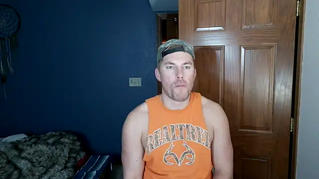 Snapshot of SpunRedneck chatting on February 6, 12:15 am SpunRedneck online show from February 6, 12:15 am