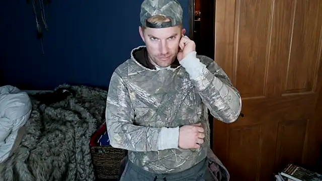 Snapshot of SpunRedneck chatting on February 7, 12:25 am SpunRedneck online show from February 7, 12:25 am