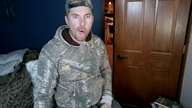 Snapshot of SpunRedneck chatting on February 9, 11:31 pm SpunRedneck online show from February 9, 11:31 pm