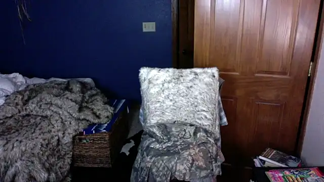 Snapshot of SpunRedneck chatting on February 11, 12:48 am SpunRedneck online show from February 11, 12:48 am