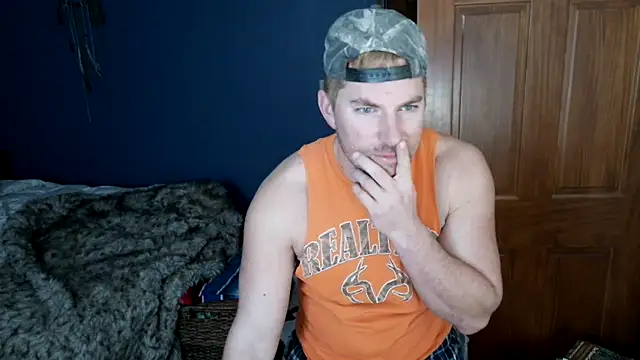 Snapshot of SpunRedneck chatting on February 12, 10:43 am SpunRedneck online show from February 12, 10:43 am