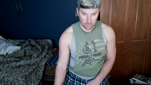 Snapshot of SpunRedneck chatting on February 13, 11:06 am SpunRedneck online show from February 13, 11:06 am