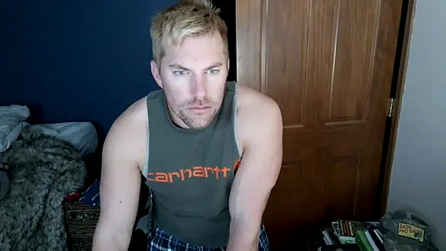 Snapshot of SpunRedneck chatting on February 18, 10:22 am SpunRedneck online show from February 18, 10:22 am