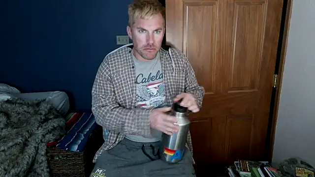 Snapshot of SpunRedneck chatting on February 18, 11:44 pm SpunRedneck online show from February 18, 11:44 pm