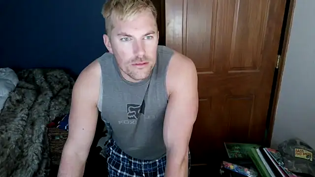 Snapshot of SpunRedneck chatting on February 21, 11:33 am SpunRedneck online show from February 21, 11:33 am