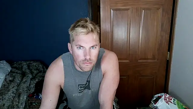Snapshot of SpunRedneck chatting on February 22, 12:01 am SpunRedneck online show from February 22, 12:01 am