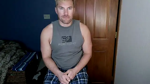 Snapshot of SpunRedneck chatting on February 23, 10:34 am SpunRedneck online show from February 23, 10:34 am