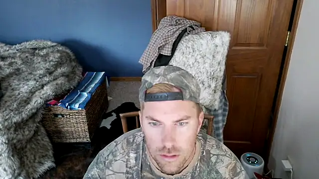 Snapshot of SpunRedneck chatting on March 1, 8:44 pm SpunRedneck online show from March 1, 8:44 pm