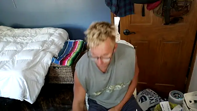 Snapshot of SpunRedneck chatting on July 7, 11:42 pm SpunRedneck online show from July 7, 11:42 pm