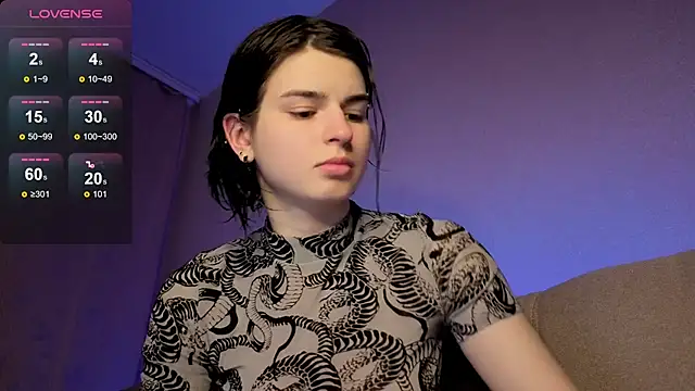 Snapshot of lololozhechka chatting on April 21, 7:28 pm lololozhechka online show from April 21, 7:28 pm