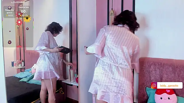 MissSavage  online show from April 19, 6:54 pm