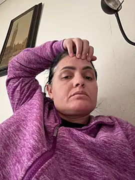 Snapshot of gini92 chatting on February 1, 12:26 pm gini92 online show from February 1, 12:26 pm