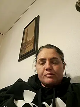 Snapshot of gini92 chatting on February 2, 6:56 am gini92 online show from February 2, 6:56 am