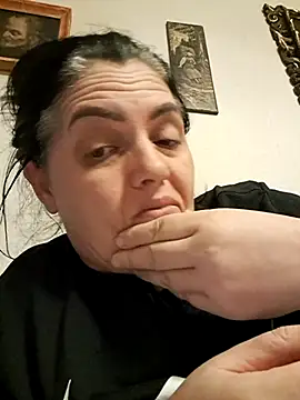 Snapshot of gini92 chatting on February 2, 7:01 pm gini92 online show from February 2, 7:01 pm