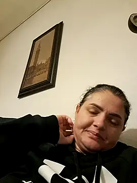 Snapshot of gini92 chatting on February 3, 6:51 am gini92 online show from February 3, 6:51 am