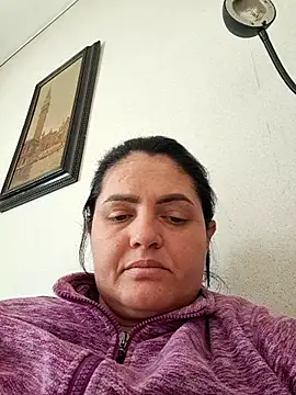 Snapshot of gini92 chatting on February 5, 9:03 am gini92 online show from February 5, 9:03 am