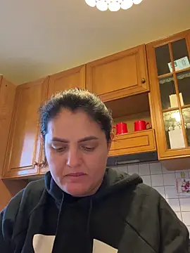 Snapshot of gini92 chatting on February 9, 7:23 am gini92 online show from February 9, 7:23 am