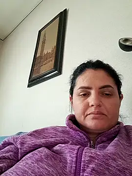 Snapshot of gini92 chatting on February 10, 7:45 am gini92 online show from February 10, 7:45 am