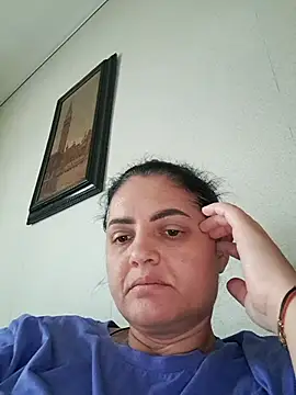 Snapshot of gini92 chatting on February 22, 6:24 am gini92 online show from February 22, 6:24 am