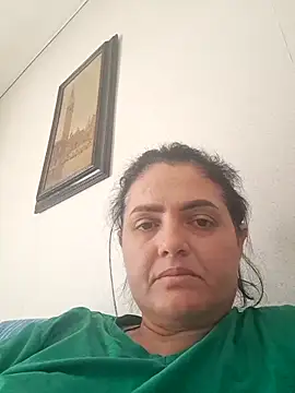 Snapshot of gini92 chatting on February 23, 10:12 am gini92 online show from February 23, 10:12 am