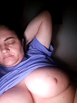 Snapshot of gini92 chatting on February 24, 12:19 am gini92 online show from February 24, 12:19 am