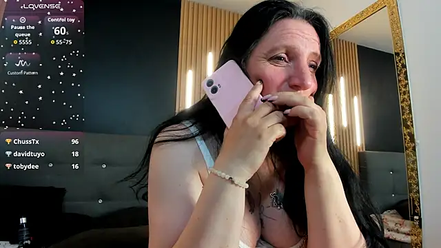 Andre cloefoxx  online show from April 2, 3:31 pm