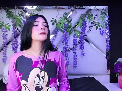 Snapshot of liinzy_rouse69 chatting on December 17, 3:07 pm liinzy rouse69 online show from December 17, 3:07 pm