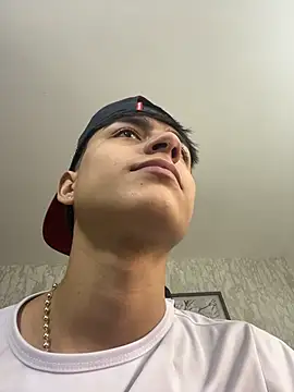 Lander Cruz online show from March 31, 8:42 pm