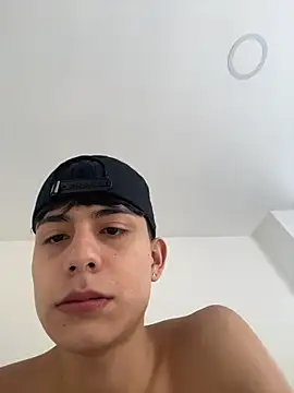 Snapshot of Lander_Cruz chatting on May 2, 2:44 pm Lander Cruz online show from May 2, 2:44 pm