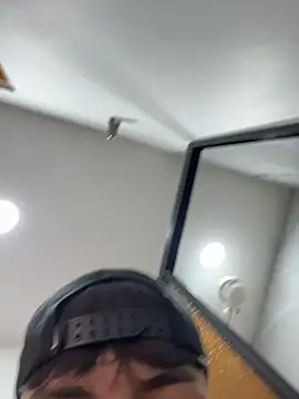 Snapshot of Lander_Cruz chatting on May 14, 3:41 pm Lander Cruz online show from May 14, 3:41 pm